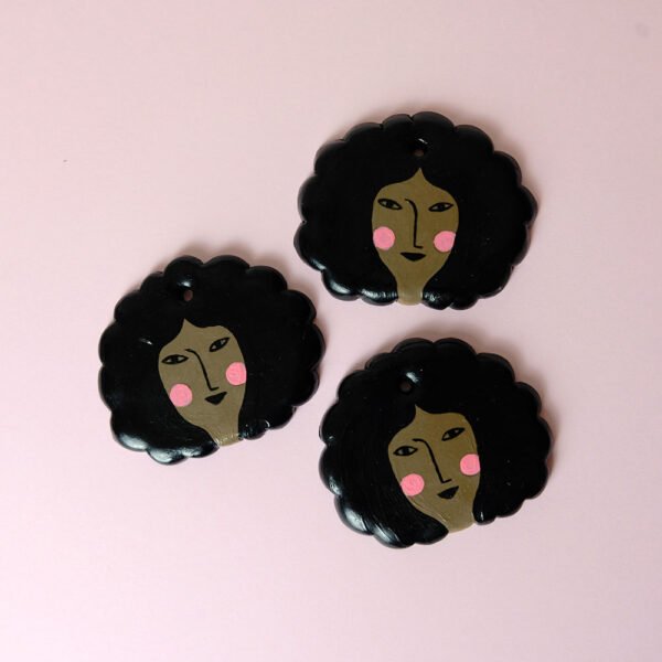 curly hair face necklace - Image 2